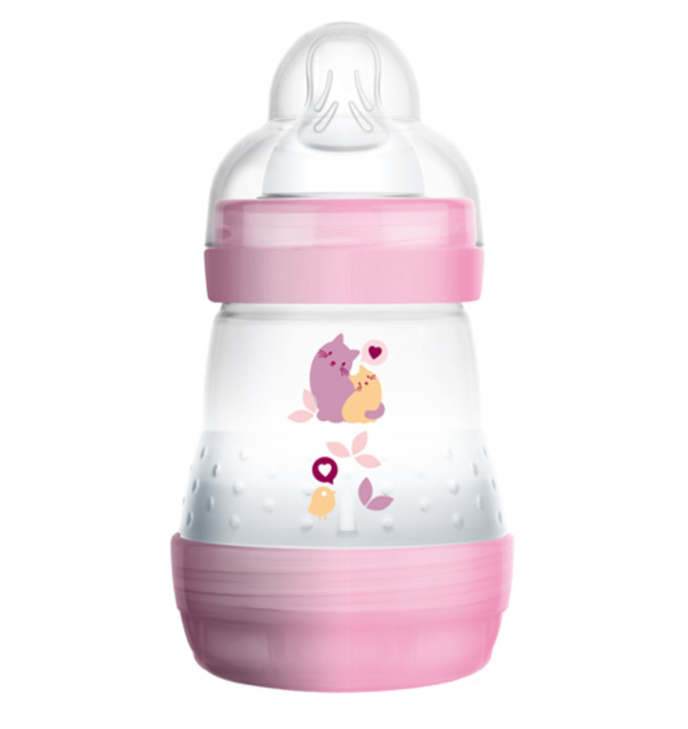 
Den MAM Anti-Colic sutteflaske 160 ml er en innovativ løsning til babyer fra første dag. Denne flaske sikrer, at babyer føler sig veltilpas ved at sugge ingen luft ind under drøftelse, hvilket gør det let for mor og MAM-flaske at skifte mellem hinanden. Med SilkTeat silikone - en silikone, der føles blødere end andre, er denne flaske designet til en jævn drikkestrøm fra 0 måned. Denne sutteflaske er ideel for babyer og giver dem en sikker og behagelig øvelse.

Hovedegenskaber og fordele:
1. Sikrer, at babyer føler sig veltilpas ved sukkende ingen luft ind
2. Let skiftning mellem mor og MAM-flaske
3. Designet med SilkTeat silikone - en blødere silikone-oplevelse
4. Ideel til en jævn drikkestrøm fra 0 måned
5. Sikker og behagelig for babyer
6. En pålidelig løsning til babyens første dag og videre.
