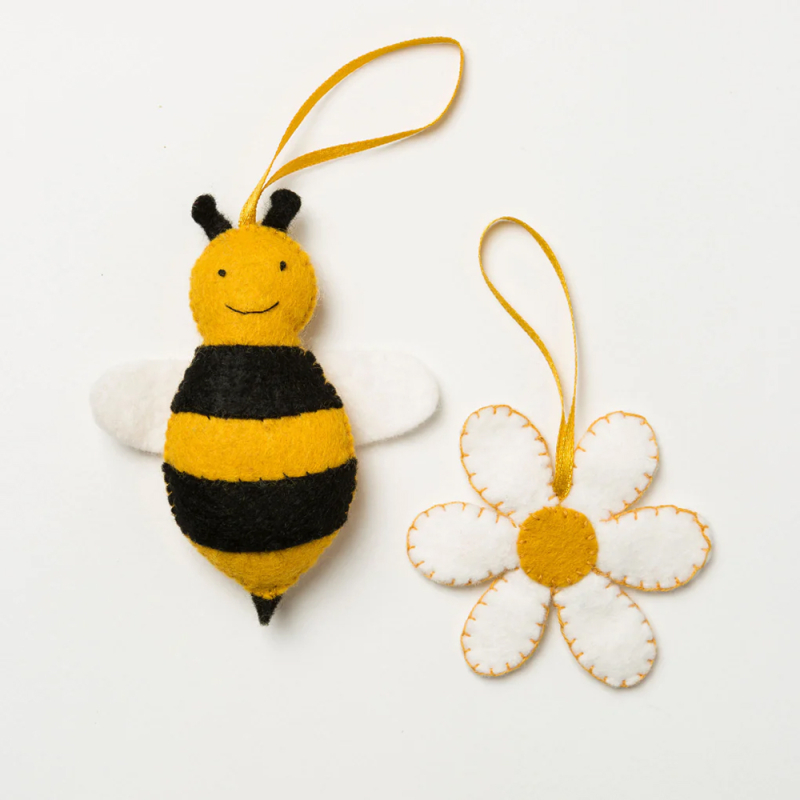 8: Sykit fra Corinne Lapierre - Bee and Flower