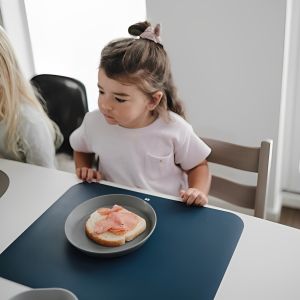 mørkeblå dækkeserviet til børn