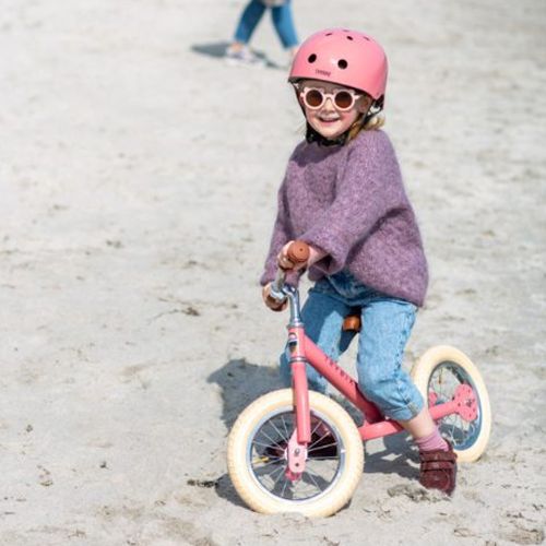 trybike cykel og cykelhjelm til børn