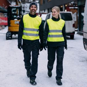 mand og dame i gule trafikveste