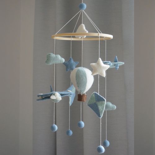gamcha uro med fly og luftballoner