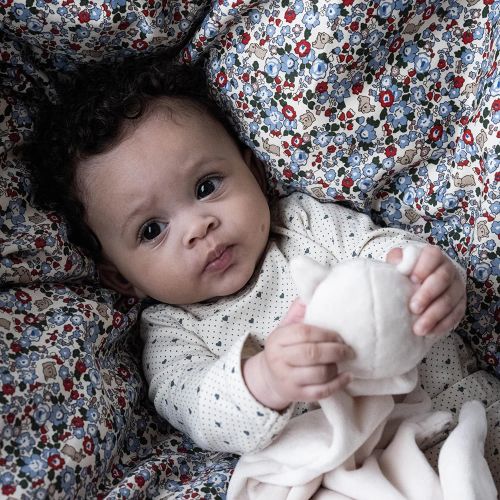 baby i baby sengetøj fra thats mine