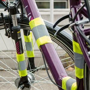 reflekser med velcro der sidder på en cykel
