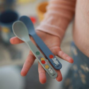 Barn der holder mumi skeer