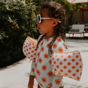 barn med svømmevinger fra swim essentials