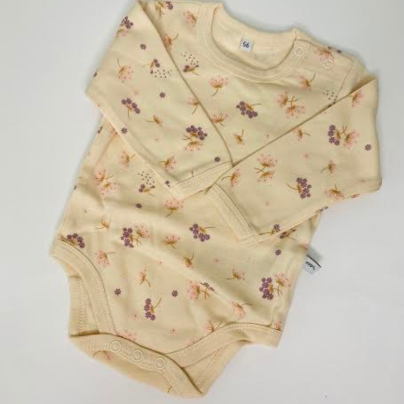 Lyserød pippi body med blomster