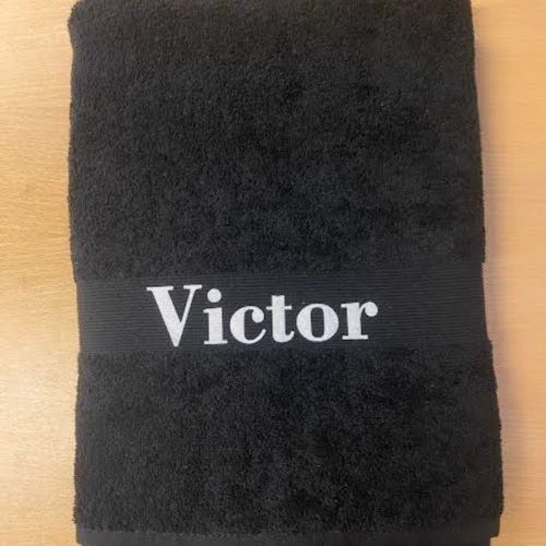 Sort Håndklæde Med Navnet Victor
