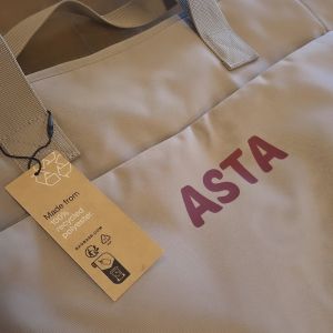 Taske med navn trykt på