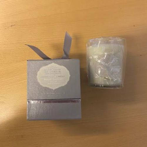 Håndlavet duftlys med æble og kanel 