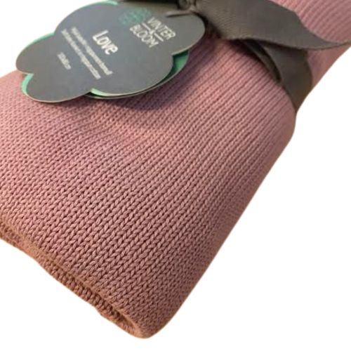 Babytæppe fra Vinter & Bloom i farven soft pink