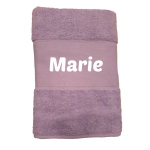 lyselilla håndklæde med navn