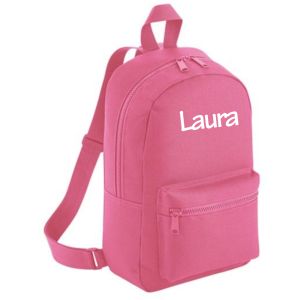 lille rygsæk med navn i en flot pink farve