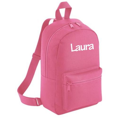 lille rygsæk med navn i en flot pink farve