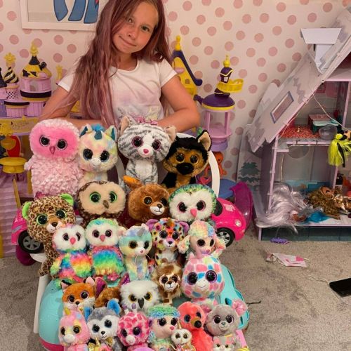 Pige med Ty beanie boos