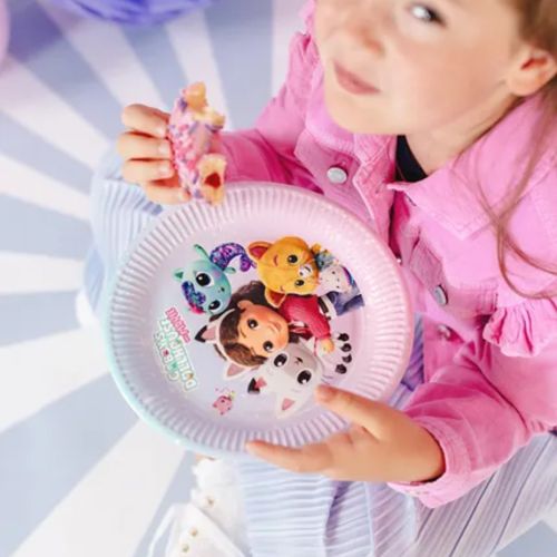 pige der spiser af en gabbys dukkehus tallerken