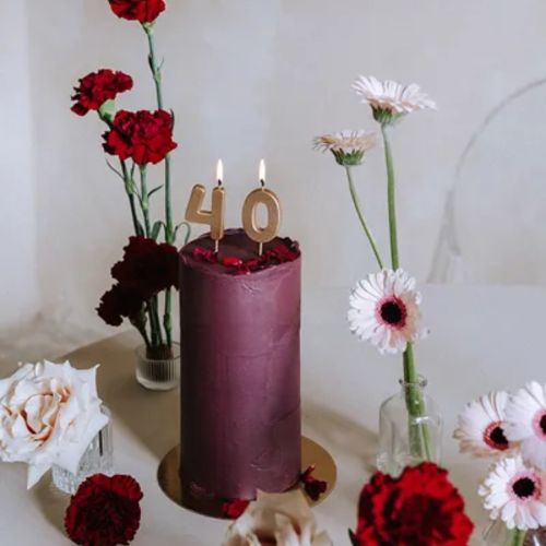 kage med guld tallys i