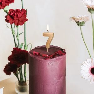 kage med tal lagkagelys i