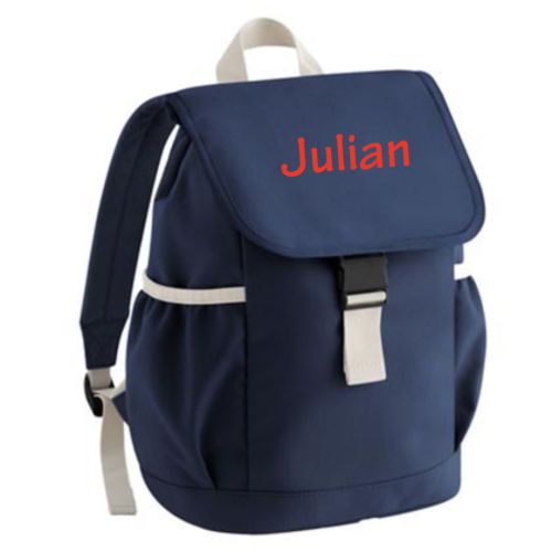 navy rygsæk med navn trykt på