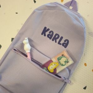 Lyselilla rygsæk med navn