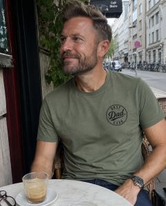 Mand i grøn fars dag t-shirt