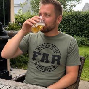 mand med fars dag t-shirt på 