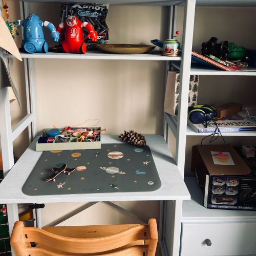Skrivebord med stor dækkeserviet fra Noui Noui